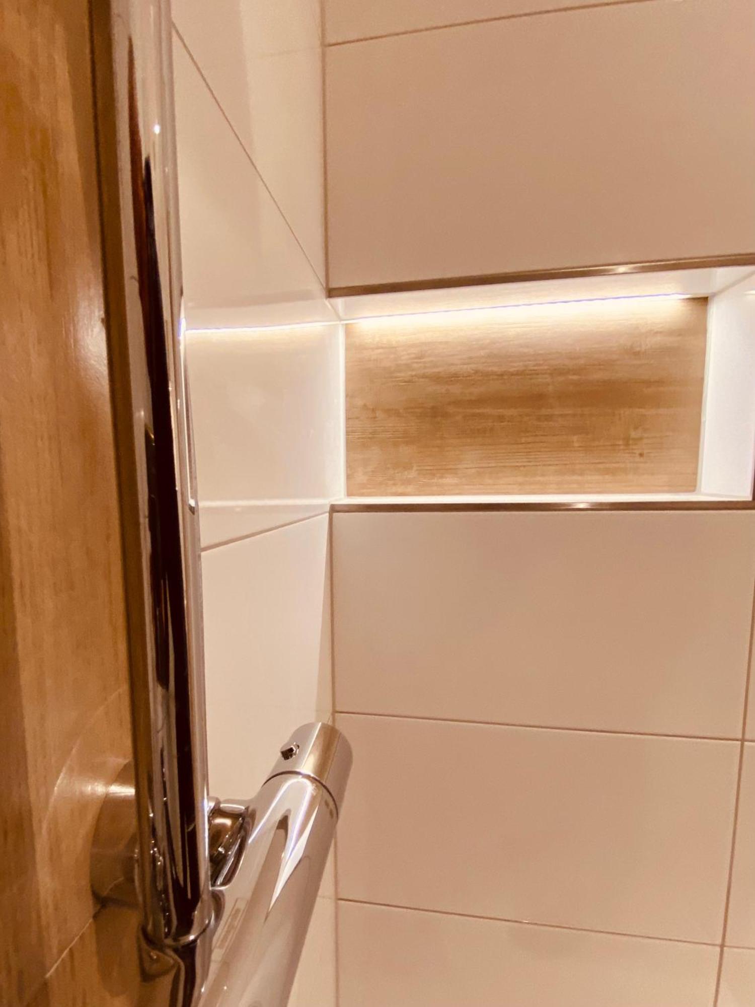 Hochwertige Ferienwohnung Mit 7Qm Balkon, Netflix, Kaffeeautomat, Rainshower Bad Zwickau Bagian luar foto