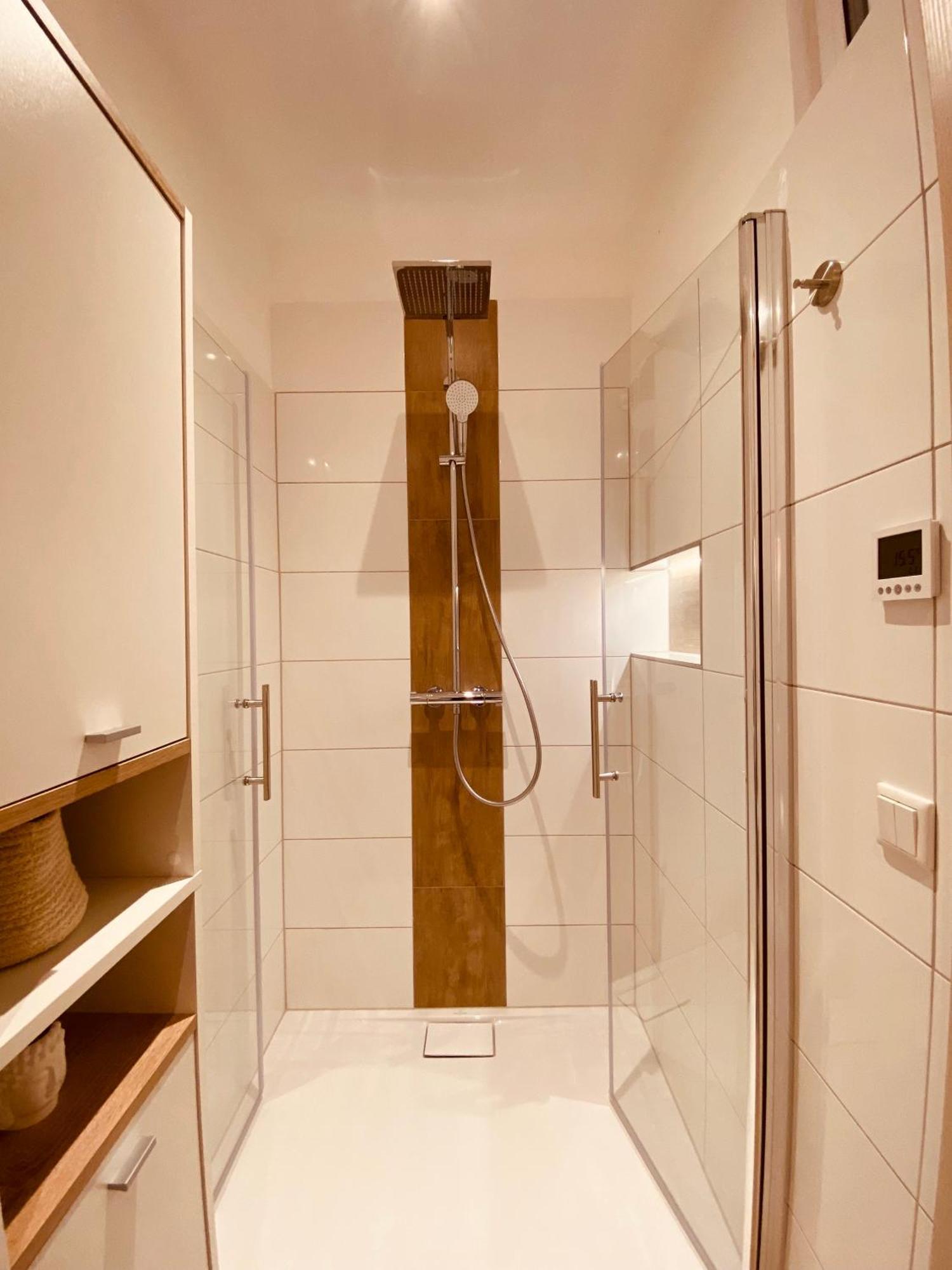 Hochwertige Ferienwohnung Mit 7Qm Balkon, Netflix, Kaffeeautomat, Rainshower Bad Zwickau Bagian luar foto