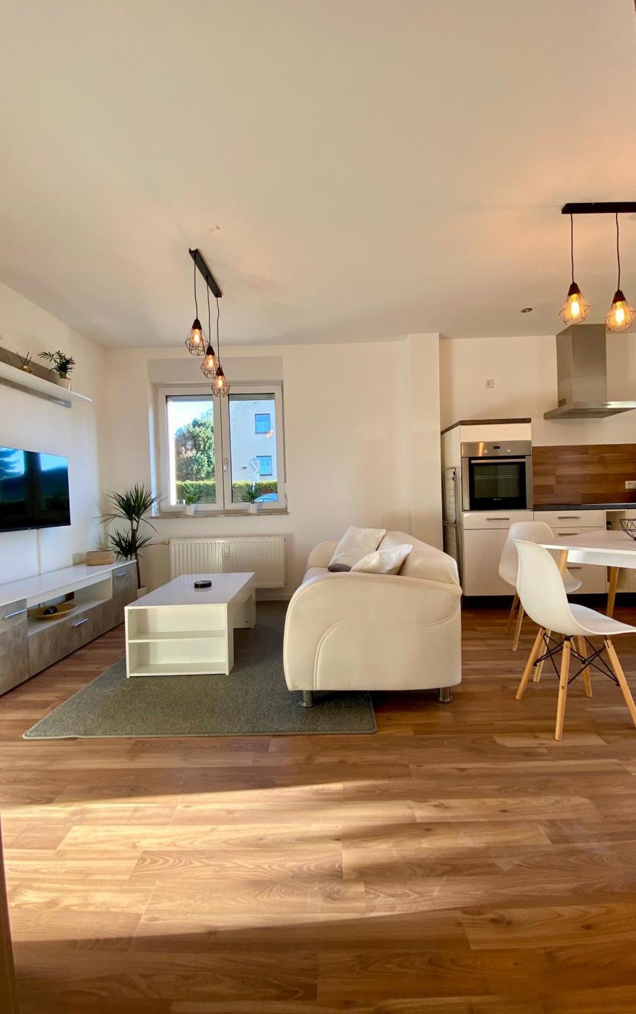 Hochwertige Ferienwohnung Mit 7Qm Balkon, Netflix, Kaffeeautomat, Rainshower Bad Zwickau Bagian luar foto