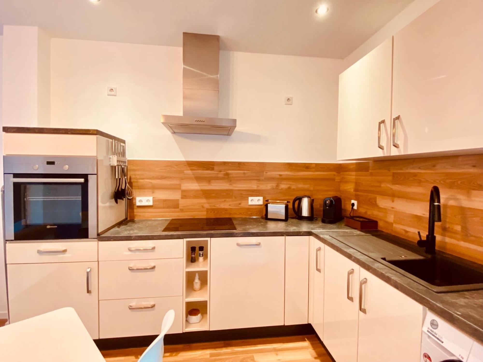Hochwertige Ferienwohnung Mit 7Qm Balkon, Netflix, Kaffeeautomat, Rainshower Bad Zwickau Bagian luar foto